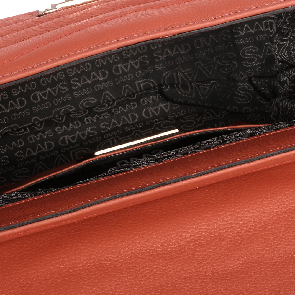 Bolsa bordada em couro